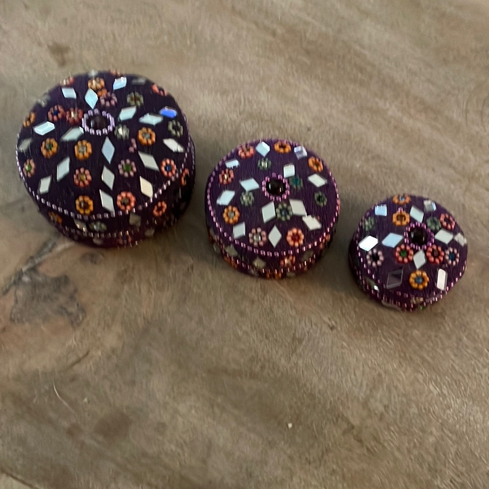 India boxes - Picture 1 of 2